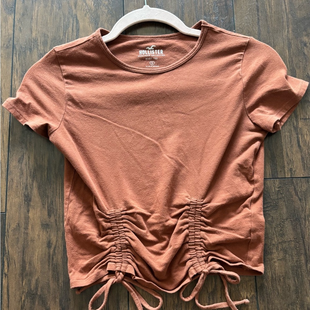 Hollister Women's Short Sleeve Top in Rust